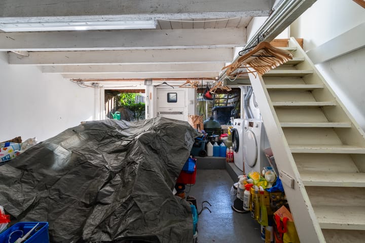 Photo 33 of Floresstraat 96