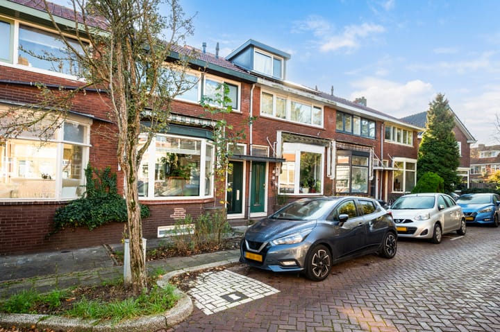 Photo 35 of Floresstraat 96