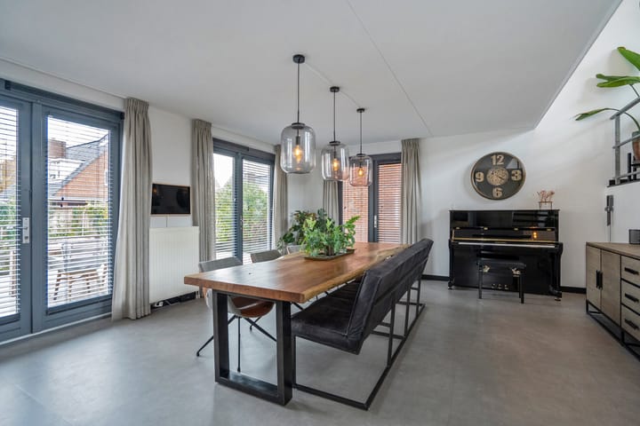 Photo 12 of Friendshipring 118