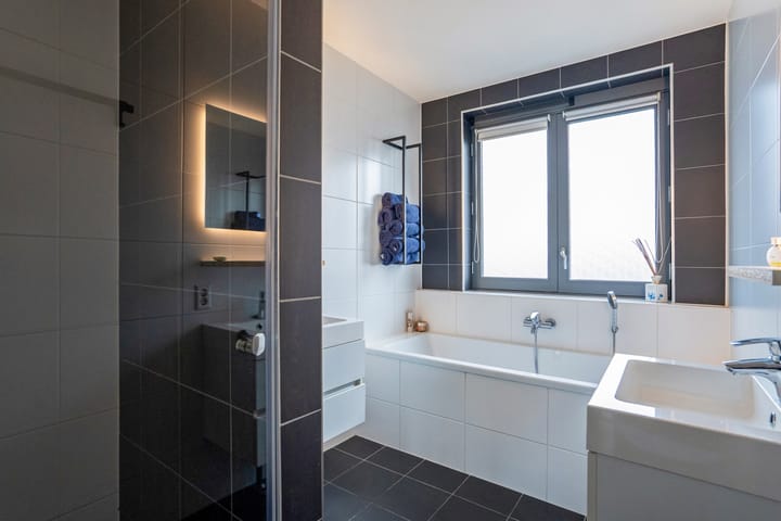 Photo 31 of Friendshipring 118