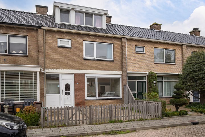 Photo 2 of Diepenbrockstraat 10