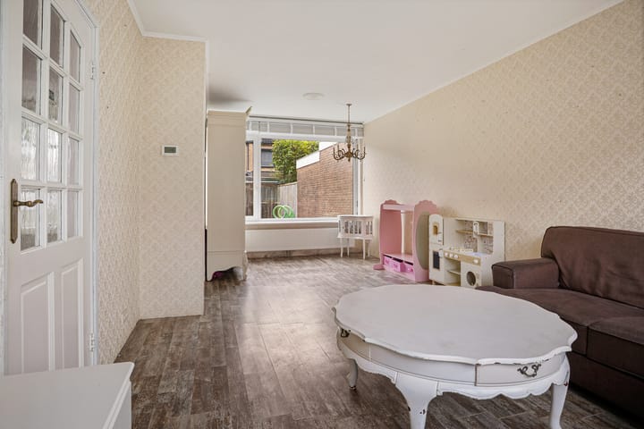 Photo 9 of Diepenbrockstraat 10