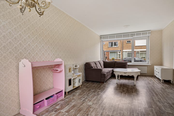 Photo 7 of Diepenbrockstraat 10