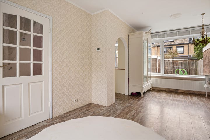 Photo 11 of Diepenbrockstraat 10