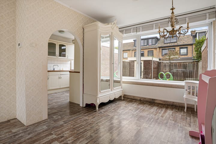 Photo 12 of Diepenbrockstraat 10