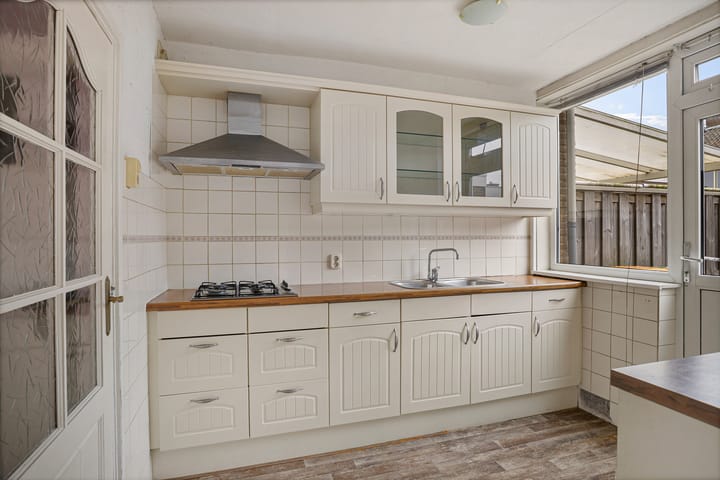 Photo 13 of Diepenbrockstraat 10