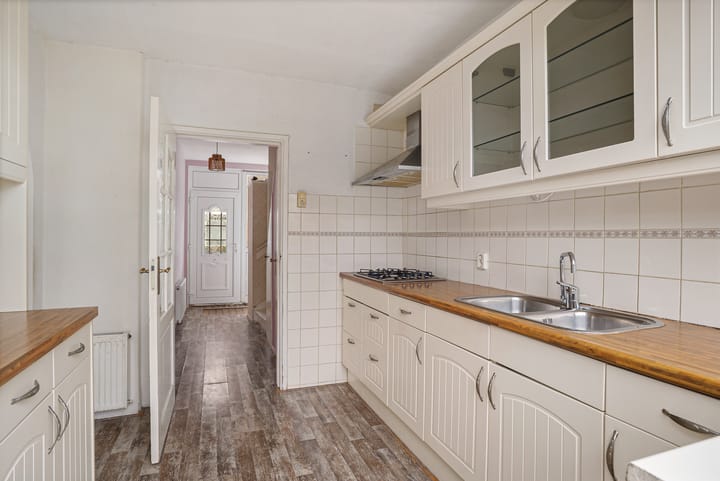 Photo 14 of Diepenbrockstraat 10