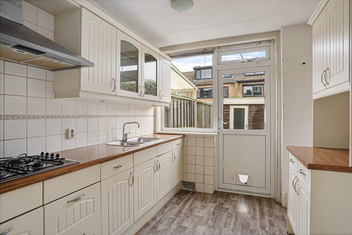 Photo 15 of Diepenbrockstraat 10