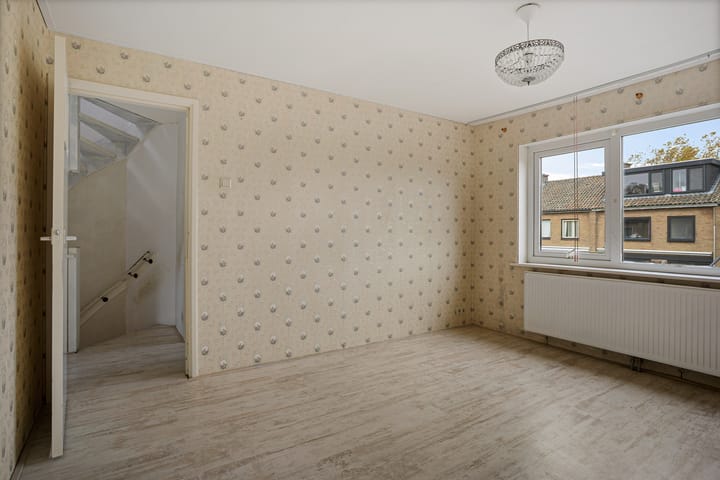 Photo 19 of Diepenbrockstraat 10