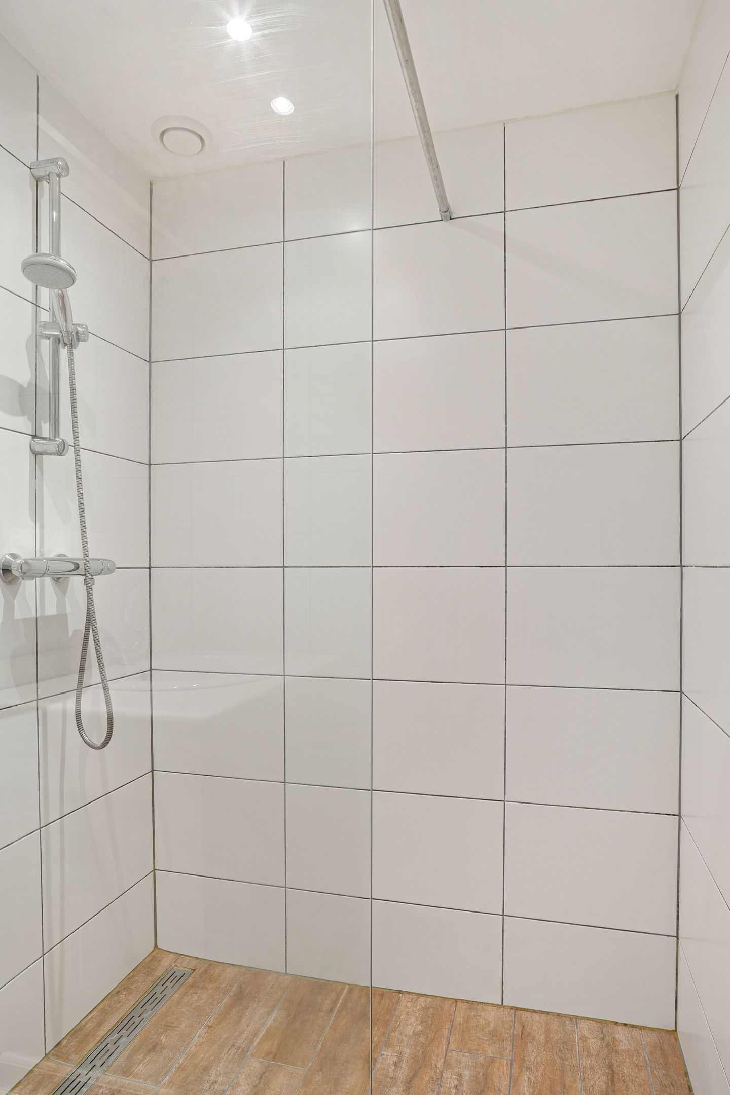 Photo 21 of Diepenbrockstraat 10