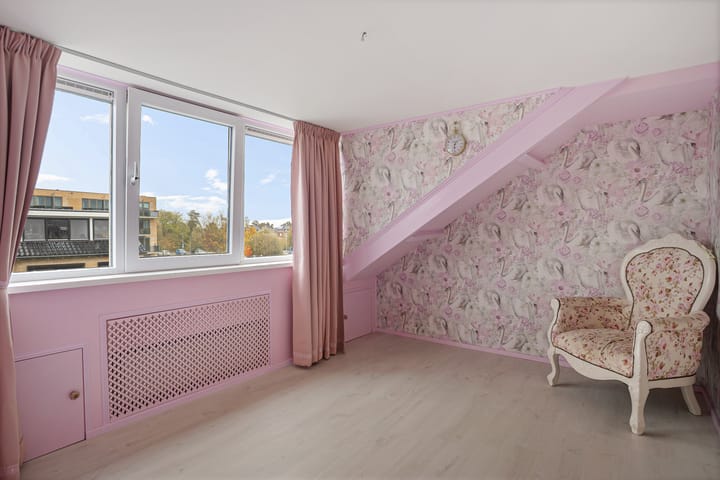 Photo 30 of Diepenbrockstraat 10