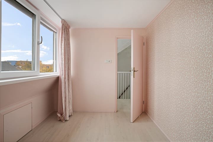 Photo 33 of Diepenbrockstraat 10