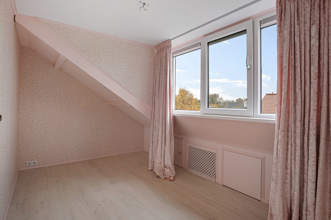 Photo 32 of Diepenbrockstraat 10