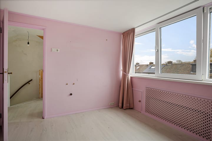 Photo 34 of Diepenbrockstraat 10