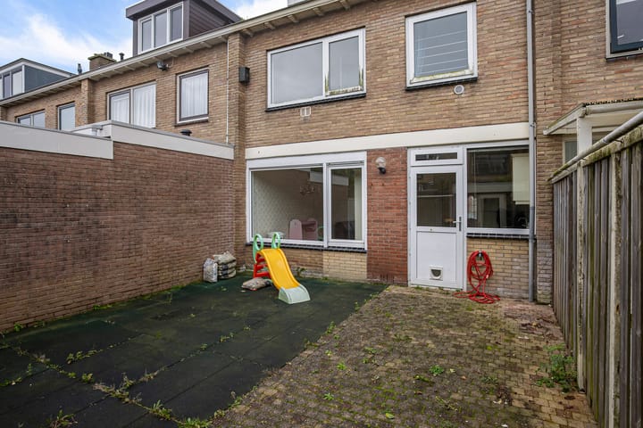 Photo 37 of Diepenbrockstraat 10