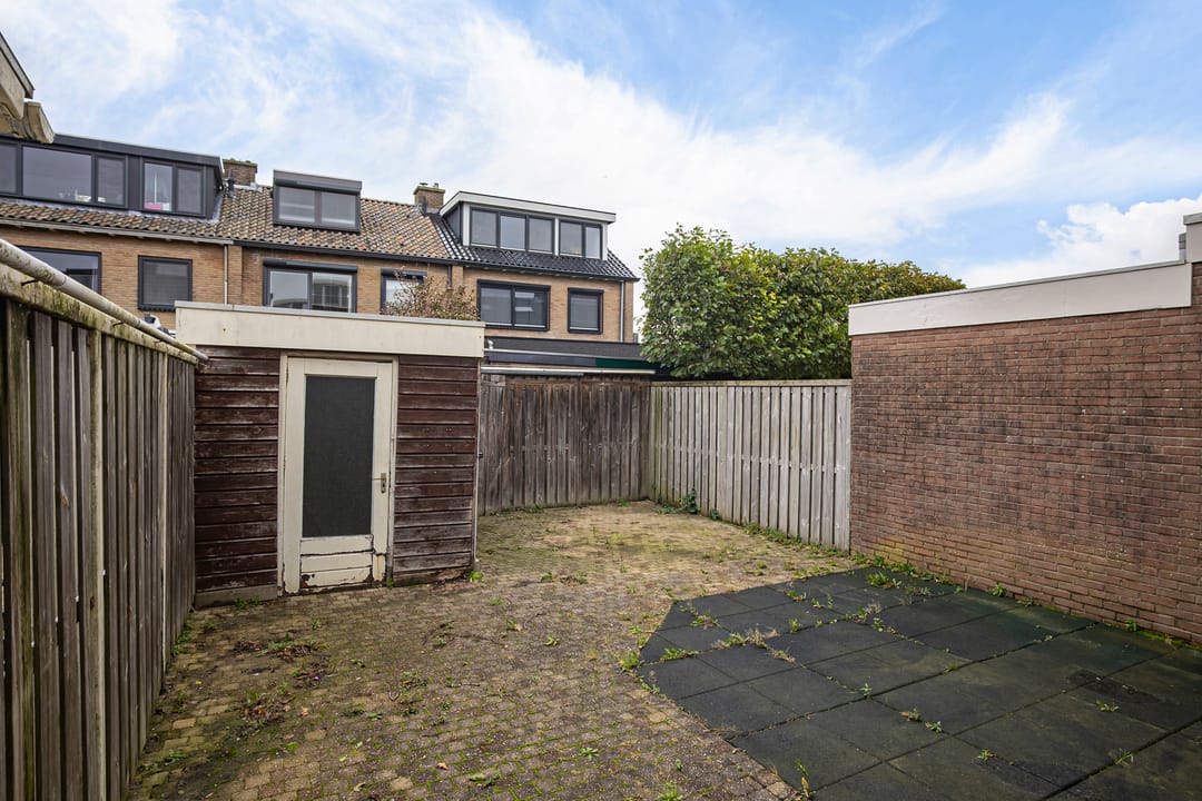 Photo 38 of Diepenbrockstraat 10