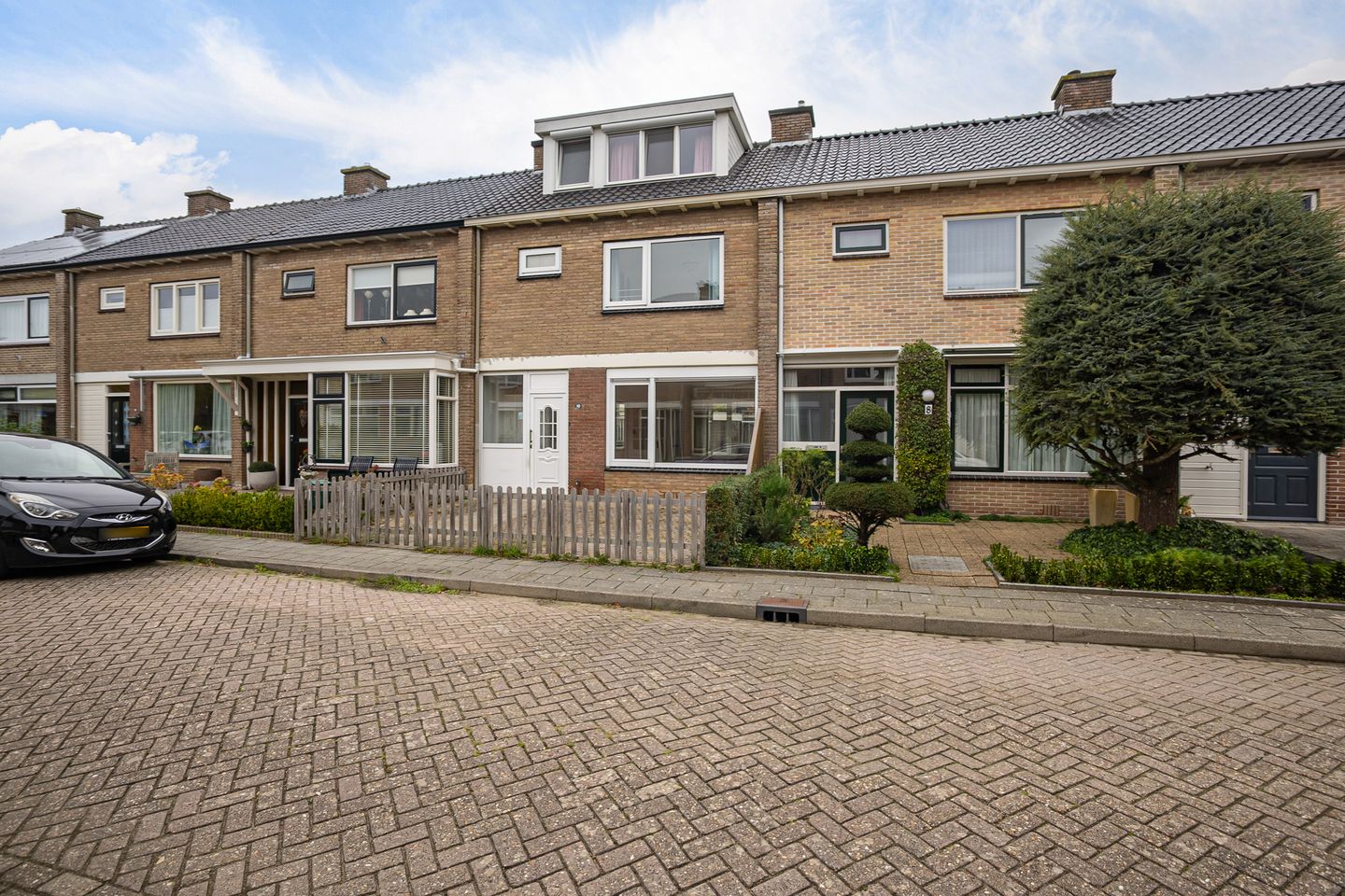 Photo 40 of Diepenbrockstraat 10