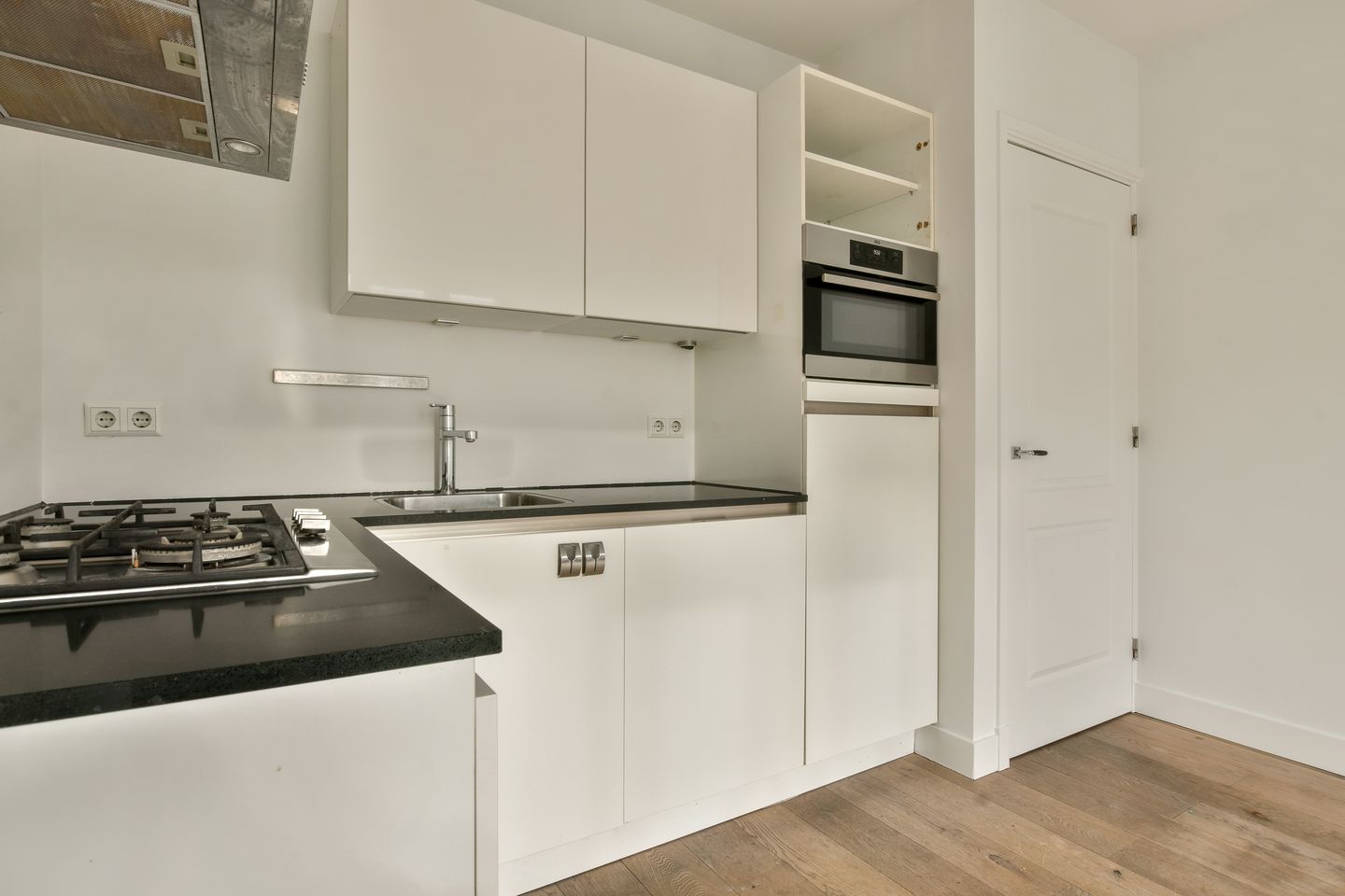 Photo 4 of Borssenburgstraat 24-2