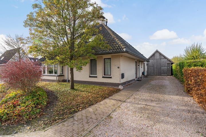 Photo 2 of It Suderheech 10