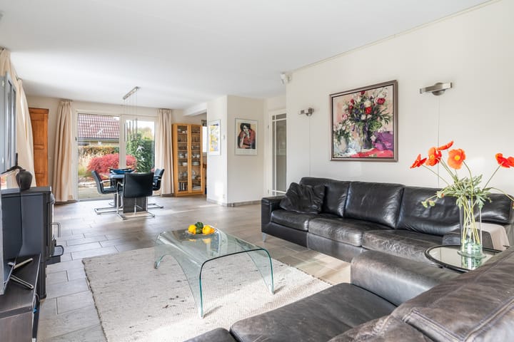 Photo 3 of It Suderheech 10