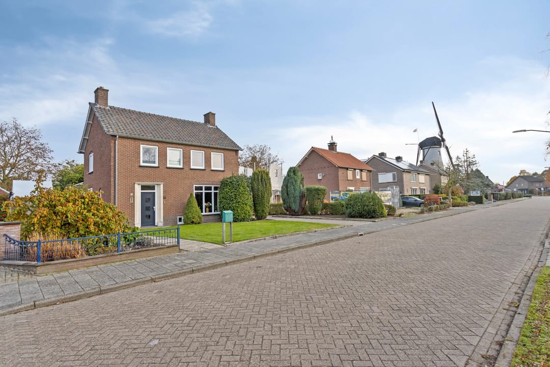 Photo 1 of Burg. Van Ginnekenstraat 11