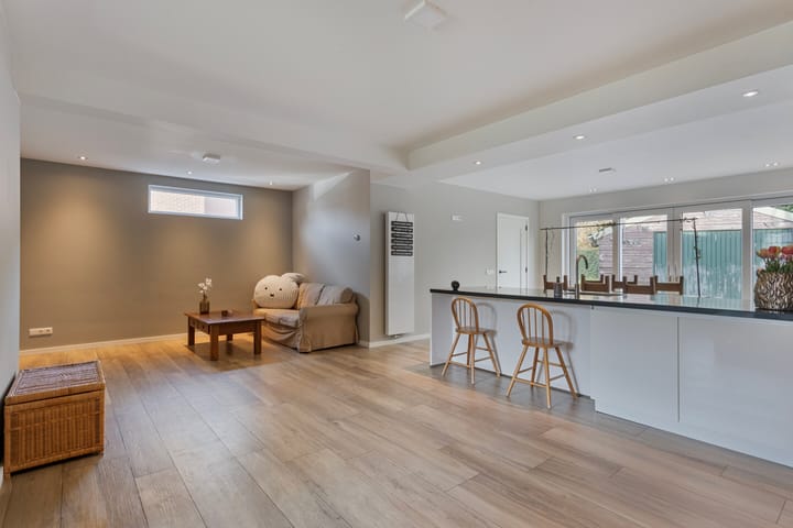 Foto 11 van Burg. Van Ginnekenstraat 11