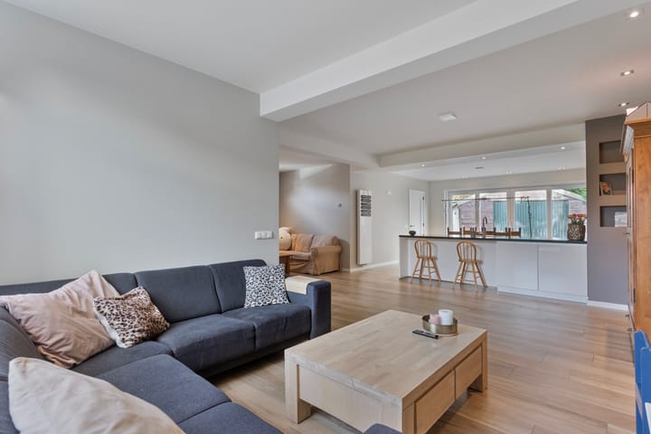 Foto 10 van Burg. Van Ginnekenstraat 11