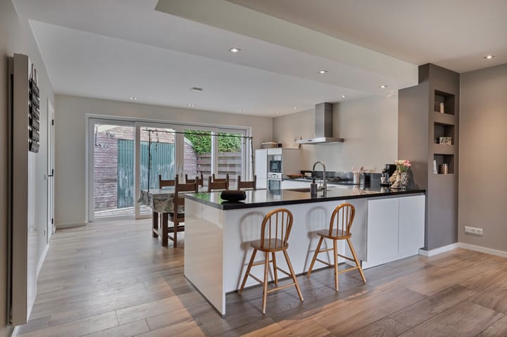 Foto 12 van Burg. Van Ginnekenstraat 11