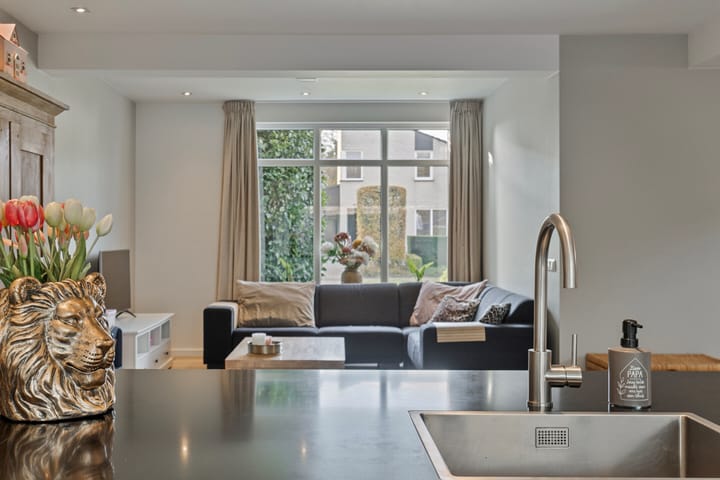 Foto 16 van Burg. Van Ginnekenstraat 11