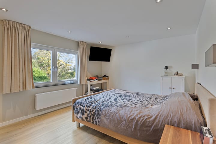 Foto 23 van Burg. Van Ginnekenstraat 11