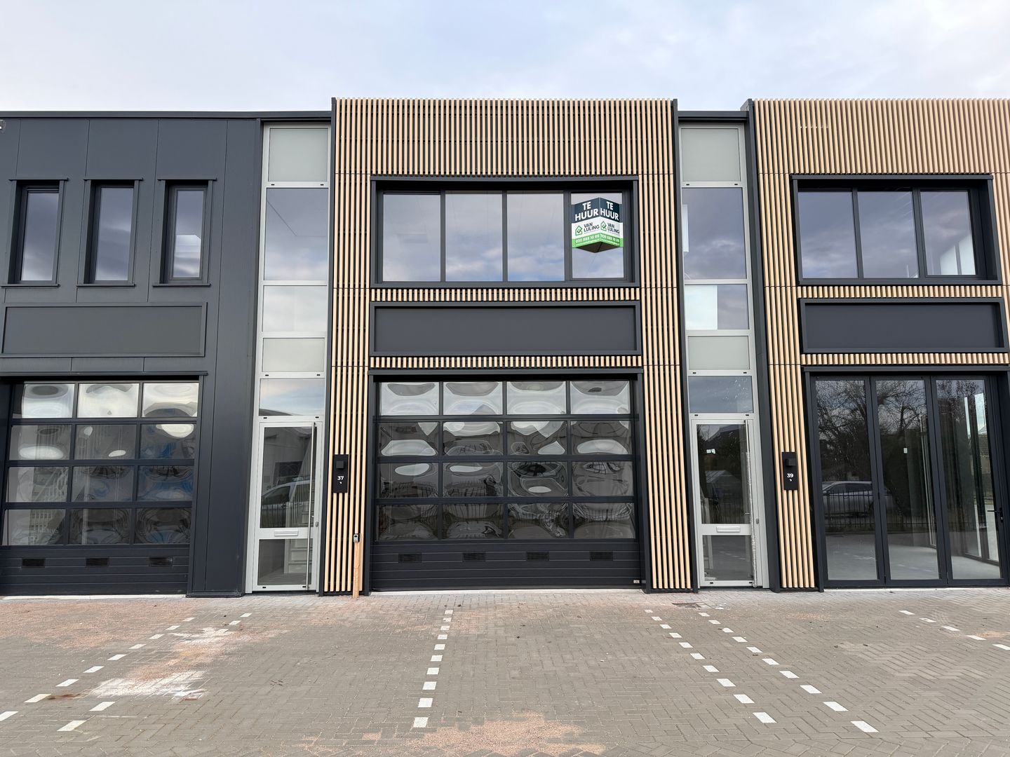 View photo 1 of Afmijnstraat 37