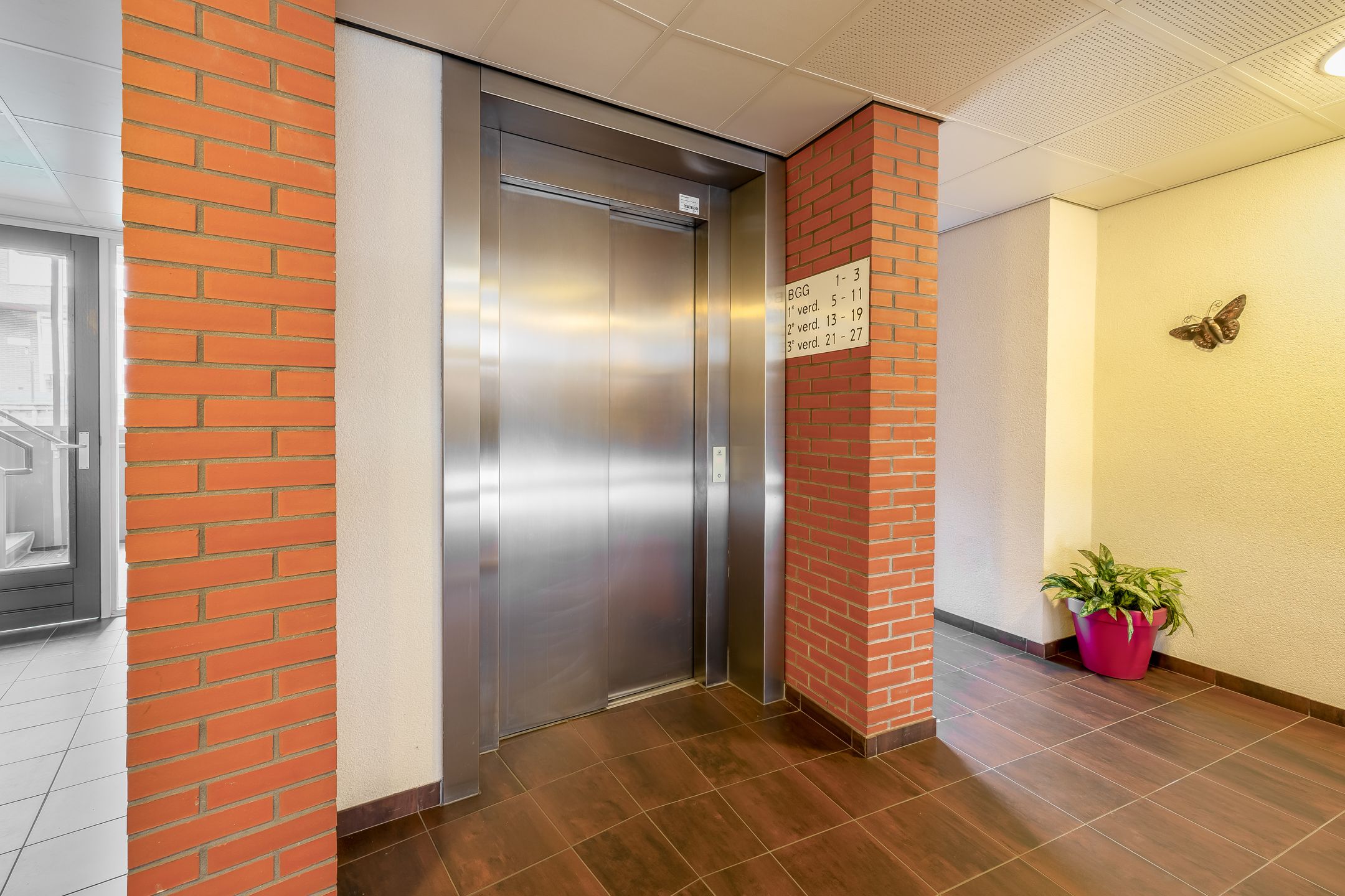 Photo 6 of Burgemeester Nederveenlaan 15