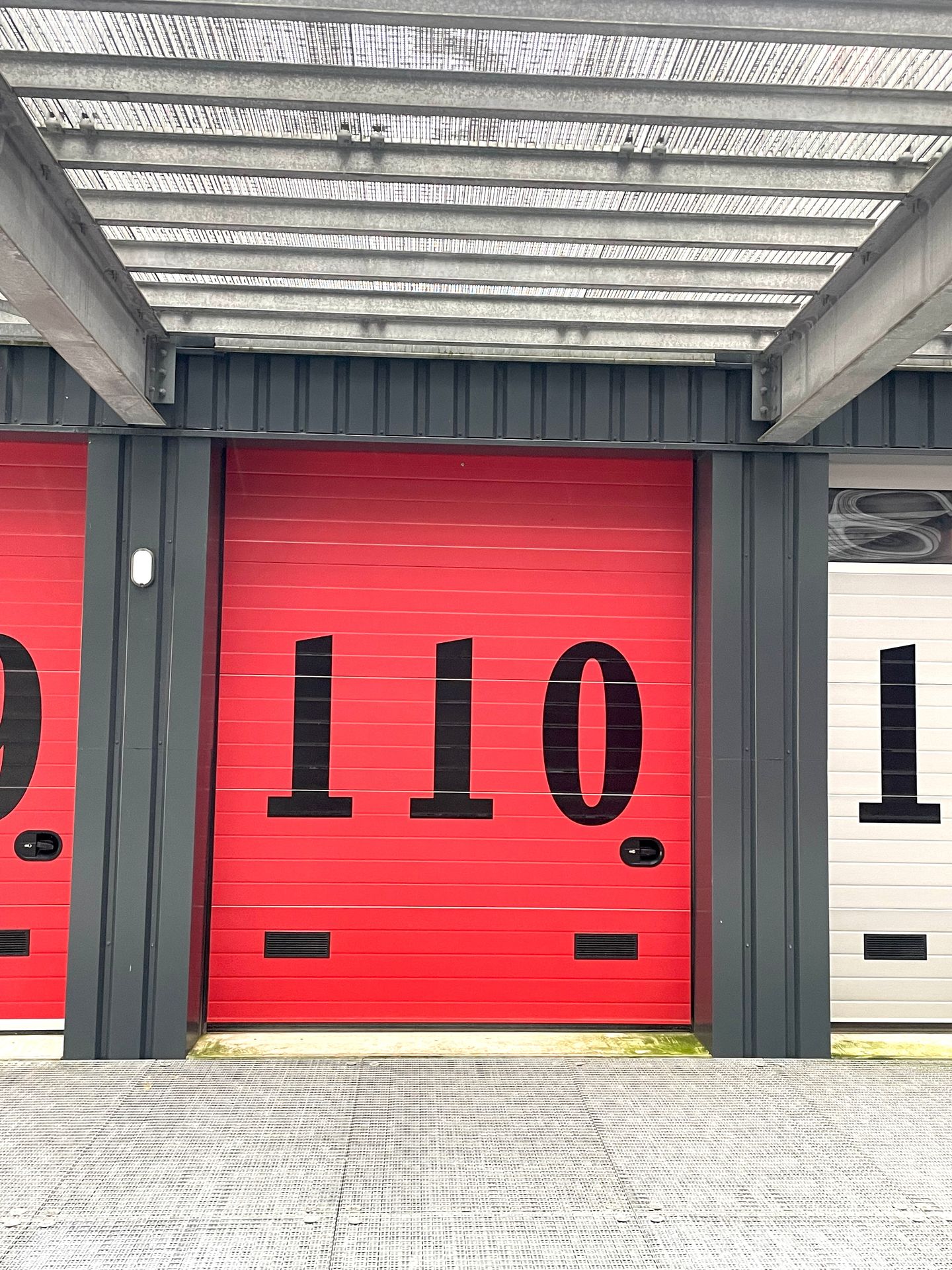 Bekijk foto 1 van Elektronweg 24-26