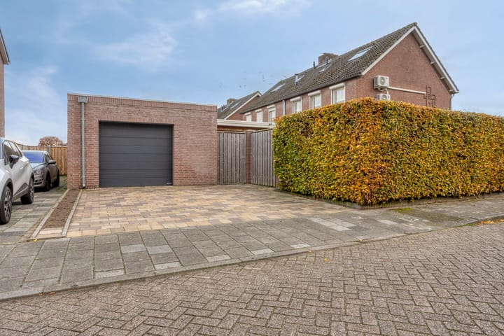 Photo 3 of Korenbloemstraat 1