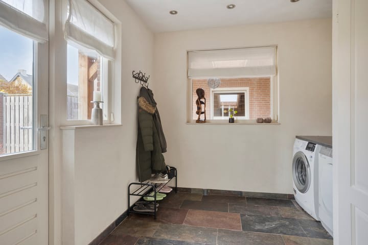 Foto 11 van Korenbloemstraat 1