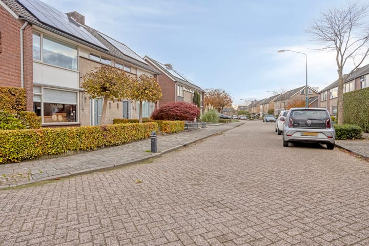 Foto 33 van Korenbloemstraat 1