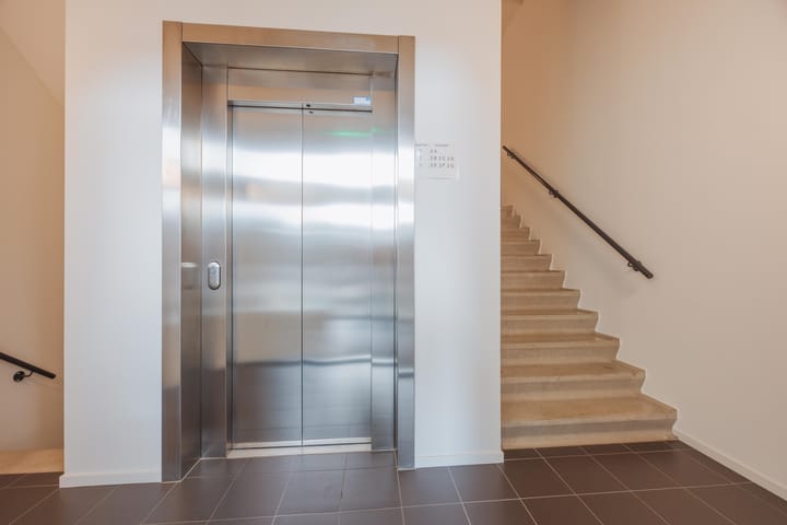 Photo 12 of Prins Hendrikstraat 2-B