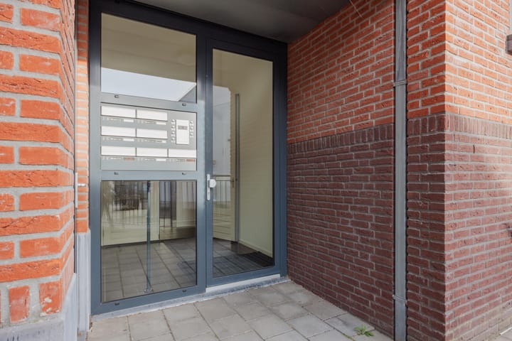 Photo 10 of Prins Hendrikstraat 2-B