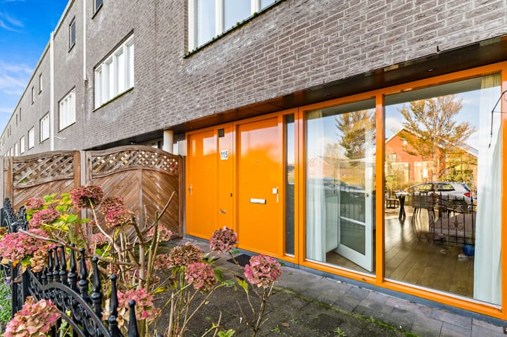 Photo 7 of Carry van Bruggenhof 115