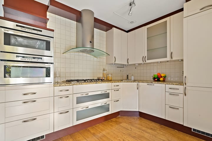 Photo 18 of Carry van Bruggenhof 115