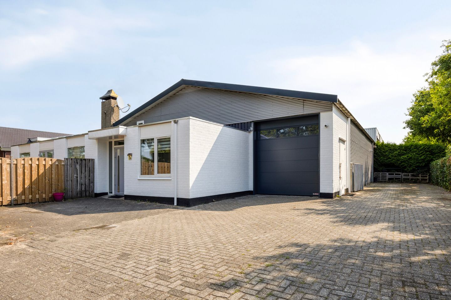 Bekijk foto 1 van Huygensweg 5