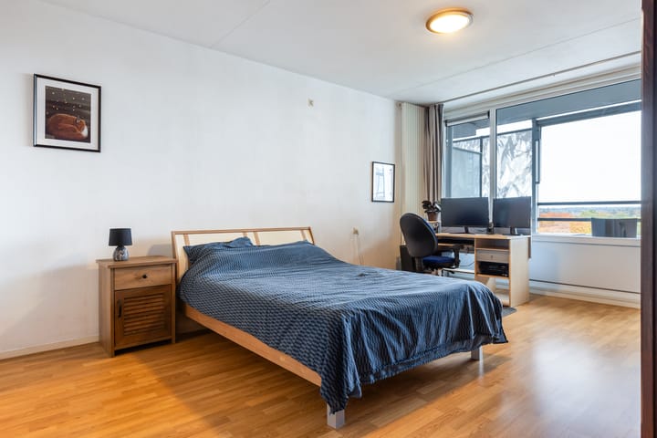 Photo 11 of Loolaan 27-105