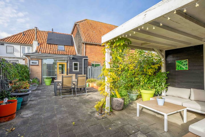 Photo 2 of Zuiddijk 9