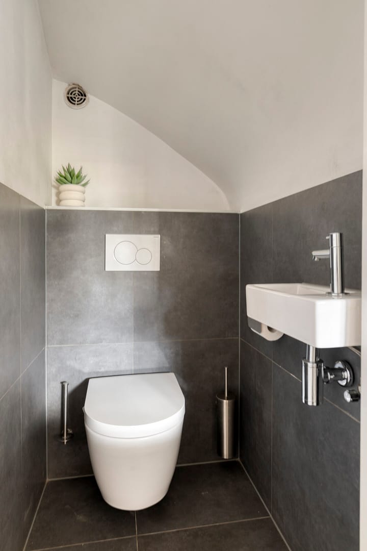 Photo 22 of Refeling 56