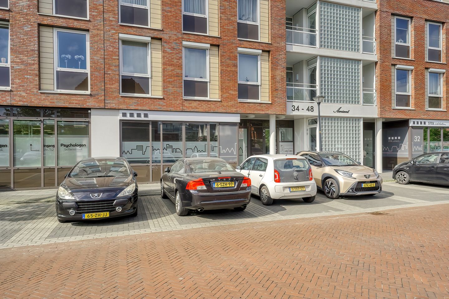 View photo 2 of Hobahostraat 50