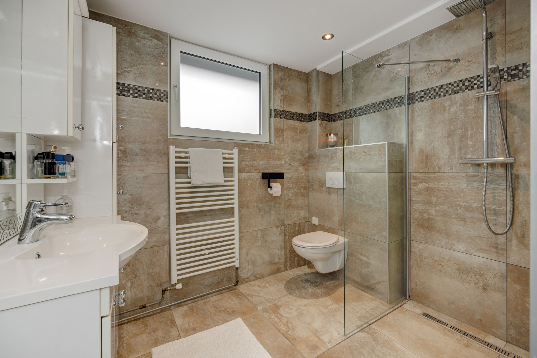 Foto 24 van Albardastraat 37