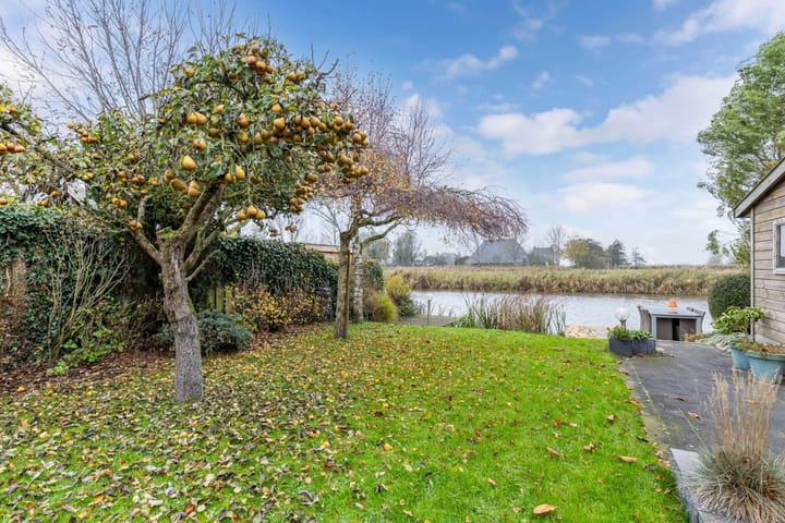 Photo 38 of De Mar 10