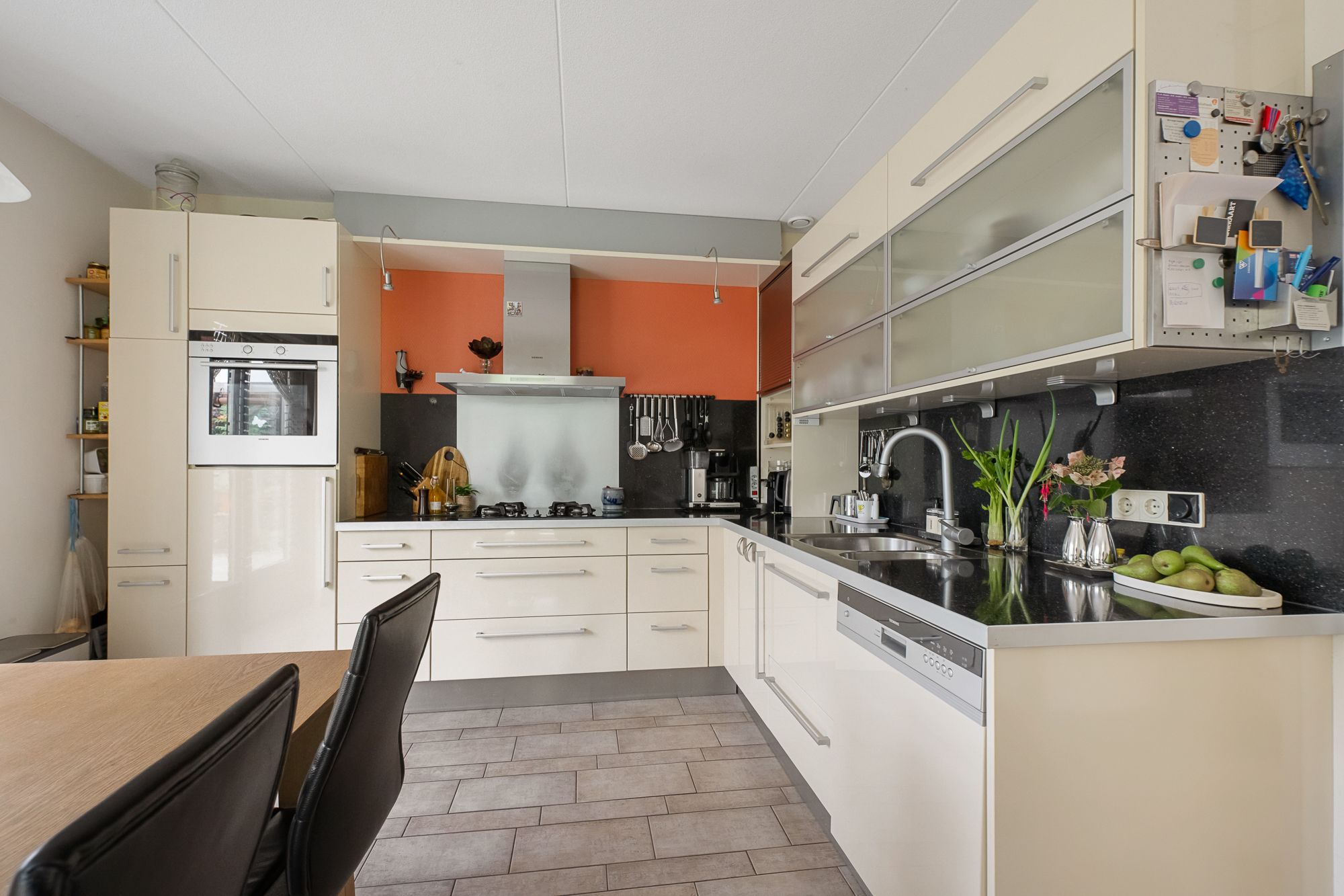 Foto 12 van Middenweg 9