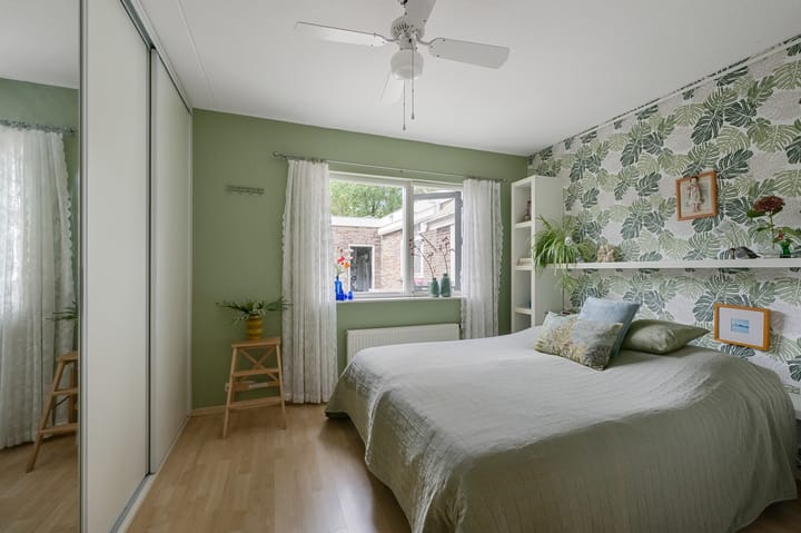 Foto 13 van Middenweg 9