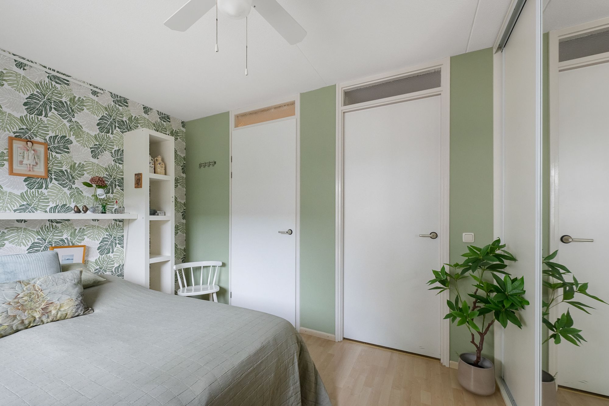 Foto 15 van Middenweg 9